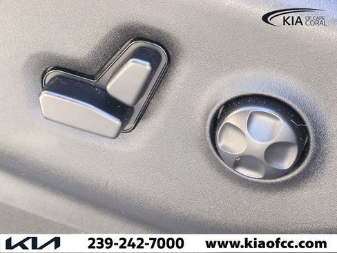 Used 2018 Chrysler Pacifica Touring-L Plus image 18