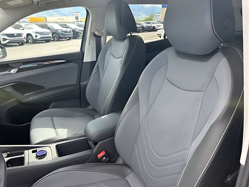 New 2026 Volkswagen Tiguan SE AWD/4WD image 20