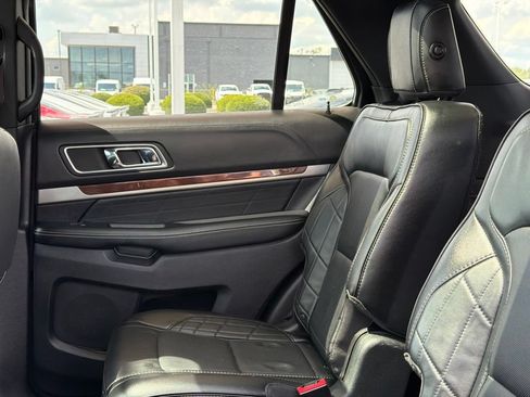 Used 2018 Ford Explorer Platinum AWD/4WD image 18