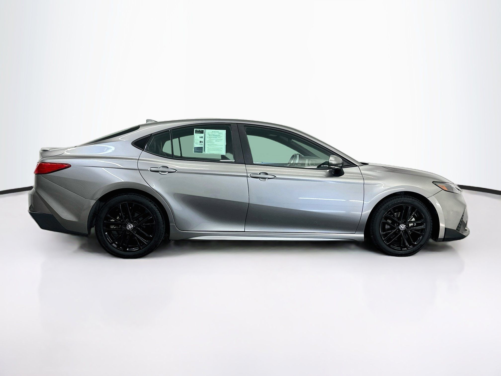 Used 2025 Toyota Camry SE FWD image 10