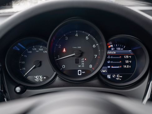 Certified 2026 Porsche Macan AWD/4WD image 10