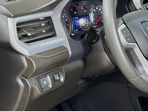 Used 2023 GMC Acadia SLE w/ Driver Convenience Package FWD image 10