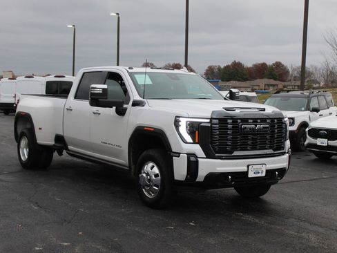 Used 2024 GMC Sierra 3500 Denali Ultimate image 7