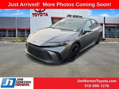 Used 2025 Toyota Camry SE w/ Multimedia Upgrade Package AWD/4WD image 3