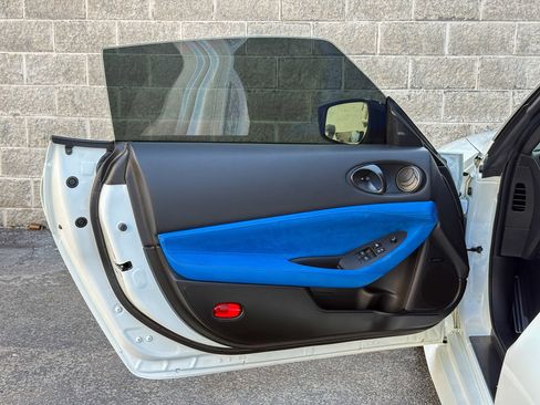 Used 2024 Nissan Z Performance w/ Floor Mat Package RWD image 22