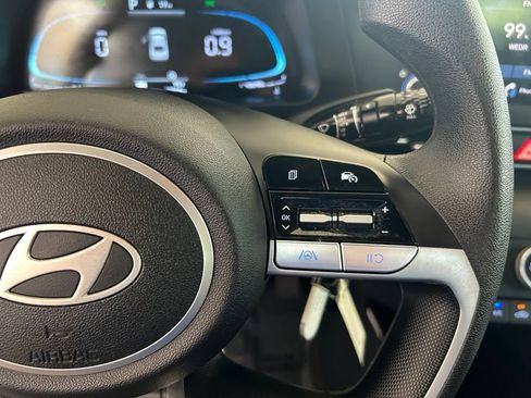 Used 2025 Hyundai Elantra SE FWD image 35