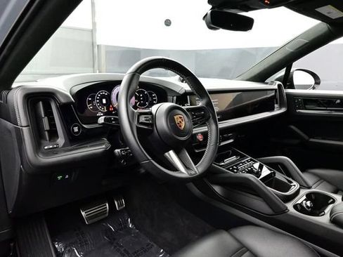 Certified 2024 Porsche Cayenne Turbo GT AWD/4WD image 4