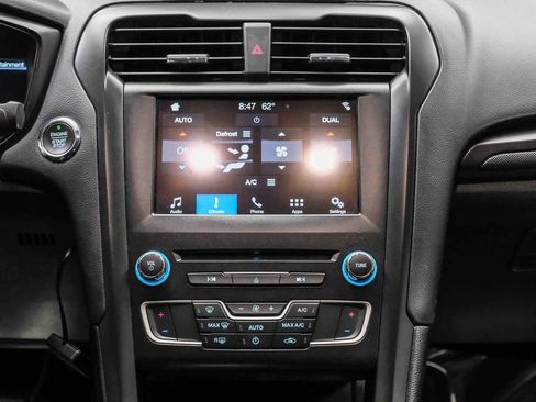 Used 2018 Ford Fusion SE w/ Equipment Group 201A image 14