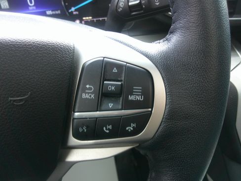 Used 2022 Ford Explorer XLT w/ Equipment Group 202A image 16