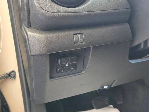 Used 2023 Chevrolet Colorado Trail Boss w/ Technology Package image 13