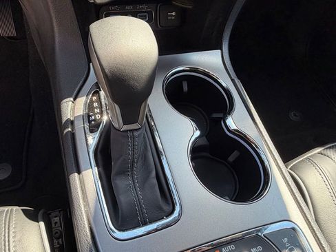 Used 2019 Jeep Grand Cherokee Overland image 28