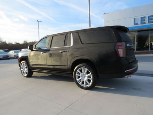 Used 2022 Chevrolet Suburban High Country image 4