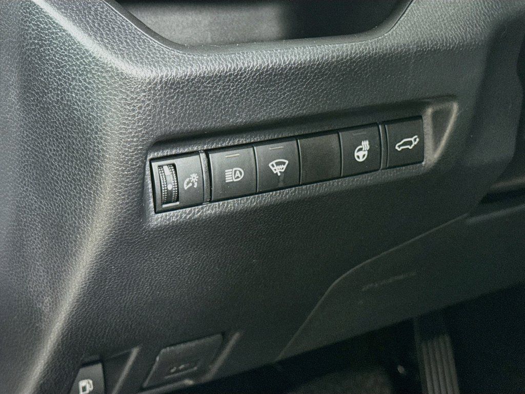 Used 2021 Toyota RAV4 XLE w/ Convenience Package AWD/4WD image 12