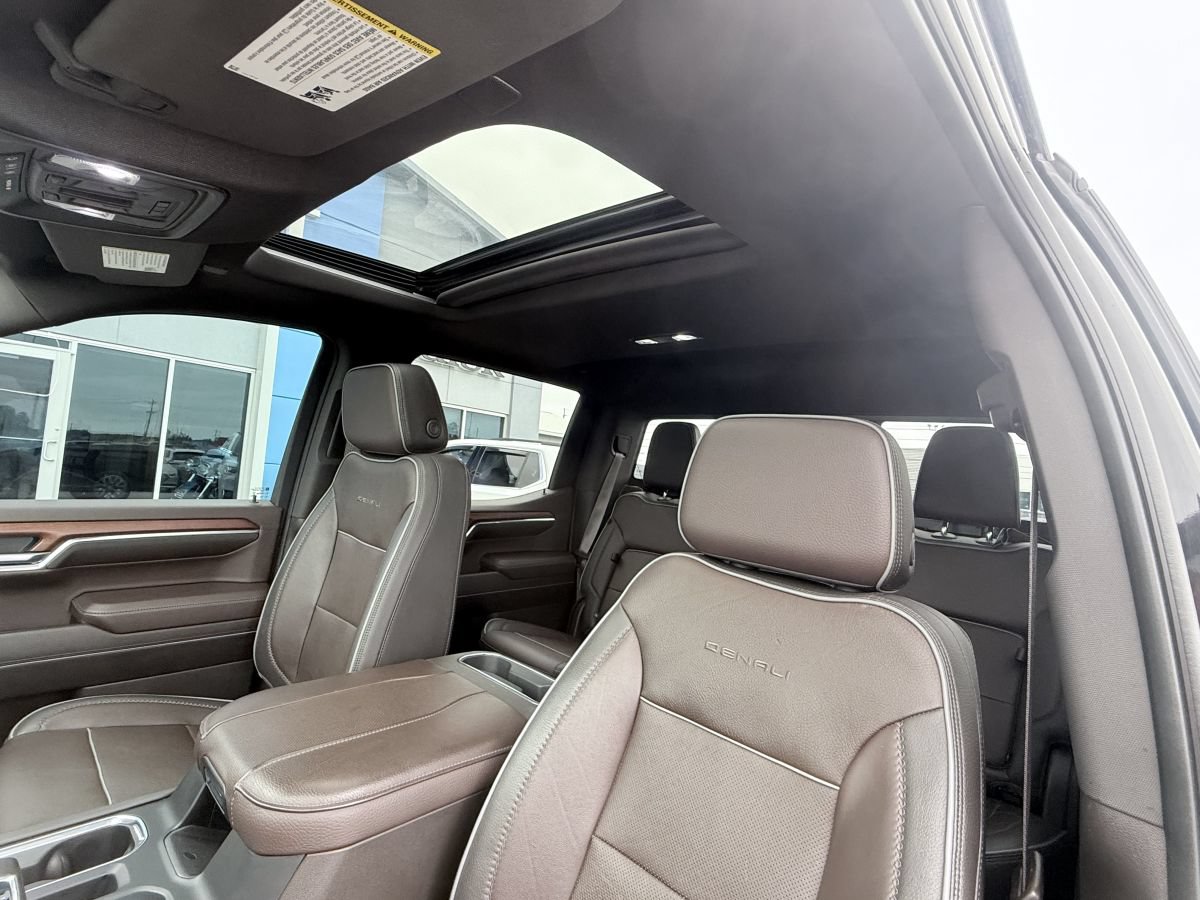 Used 2023 GMC Sierra 1500 Denali w/ Denali Reserve Package AWD/4WD image 10