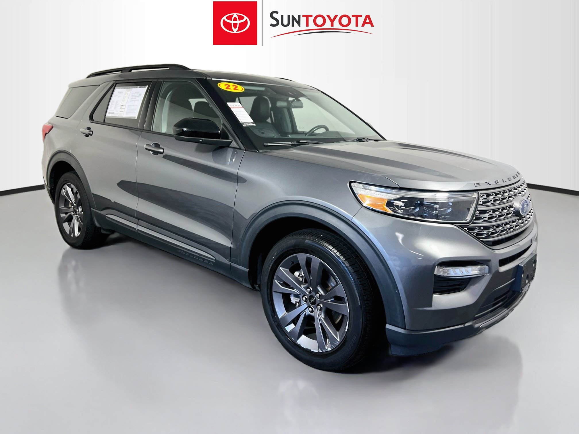 Used 2022 Ford Explorer XLT w/ Equipment Group 202A AWD/4WD image 1
