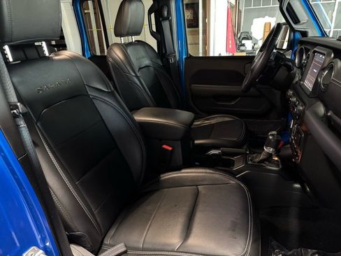 Used 2023 Jeep Wrangler Unlimited Sahara w/ Cold Weather Group image 19