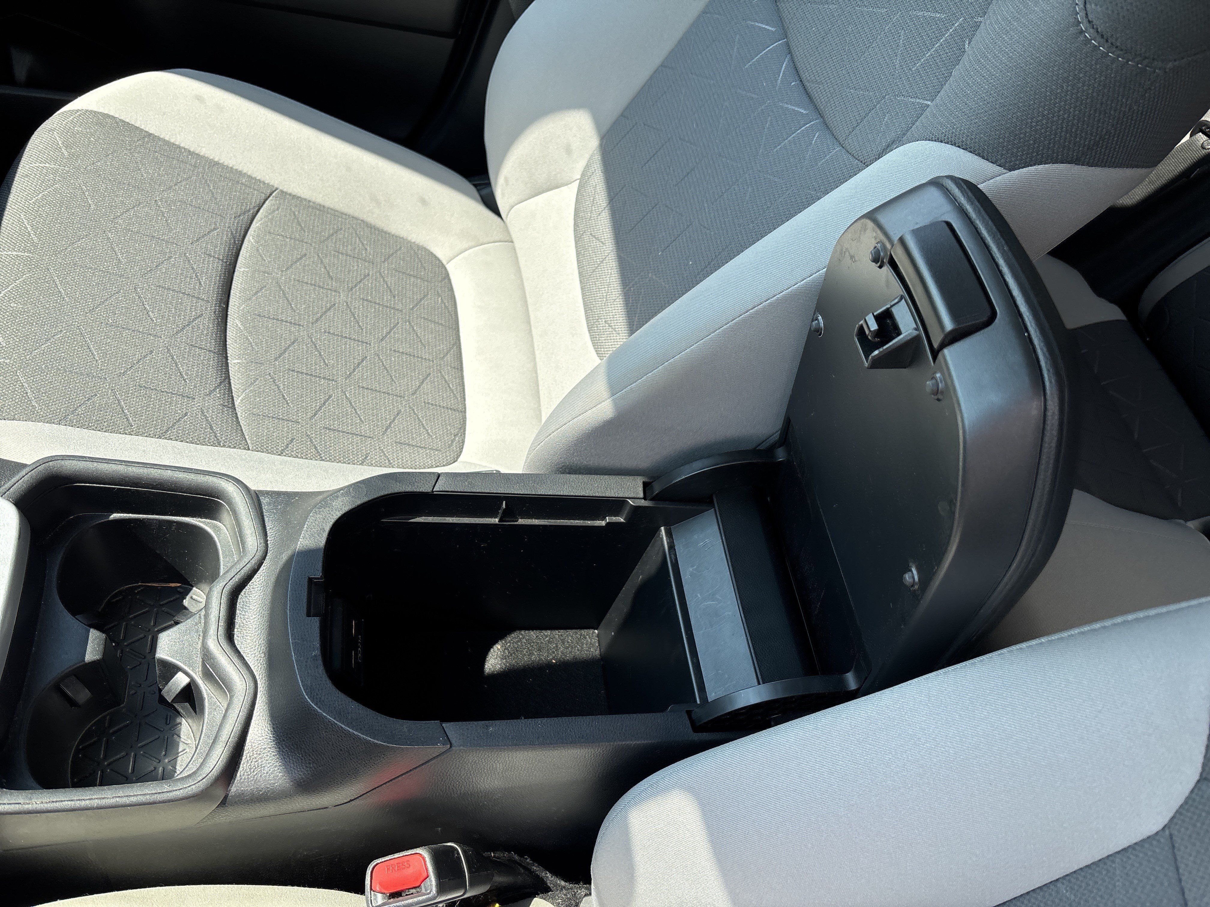 Used 2021 Toyota RAV4 XLE AWD/4WD image 25