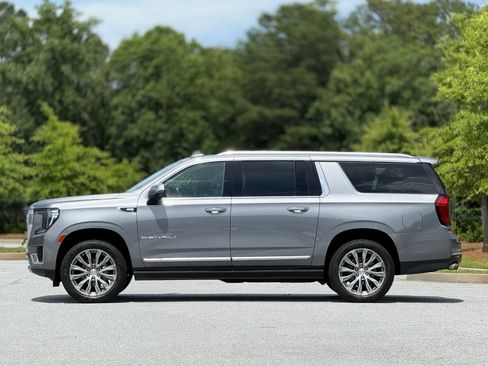 Used 2021 GMC Yukon XL Denali w/ Denali Ultimate Package AWD/4WD image 9