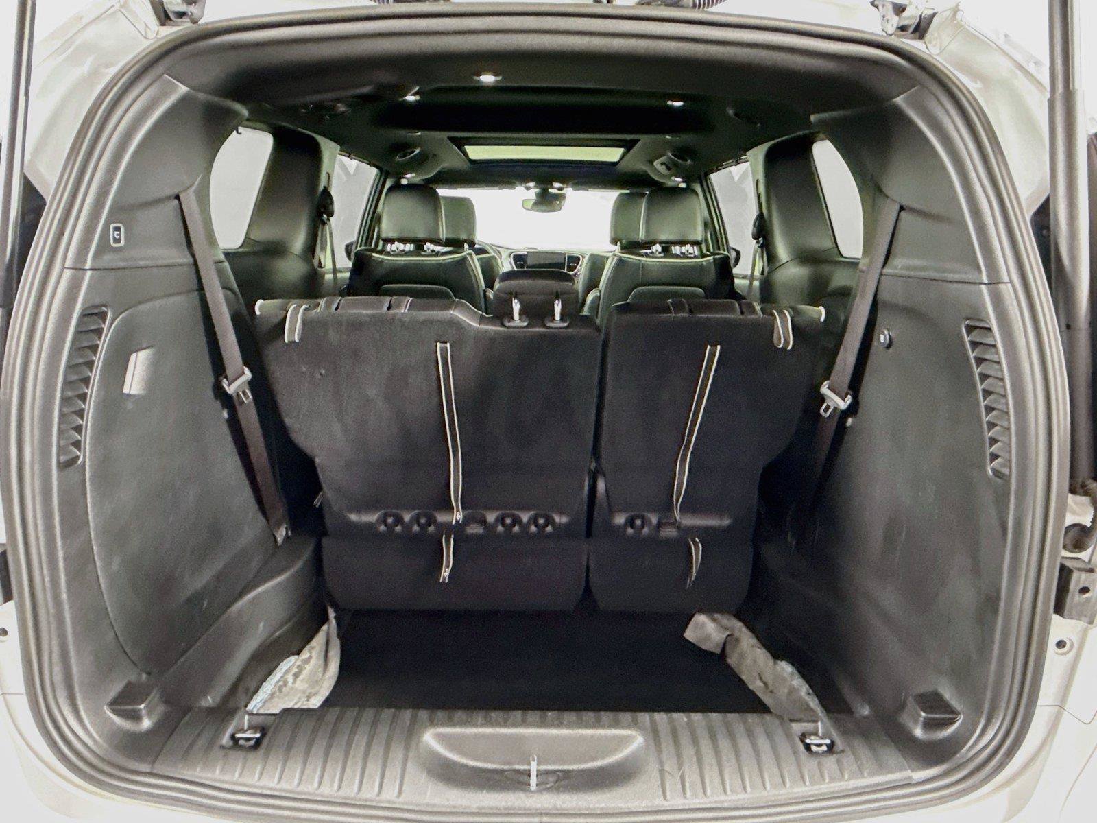 Used 2025 Chrysler Pacifica Limited FWD image 39