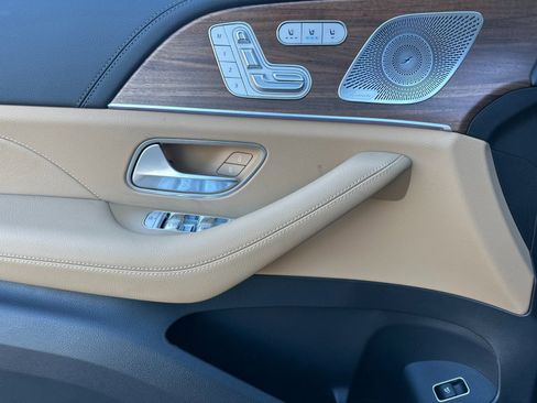 New 2026 Mercedes-Benz GLS 580 4MATIC image 11