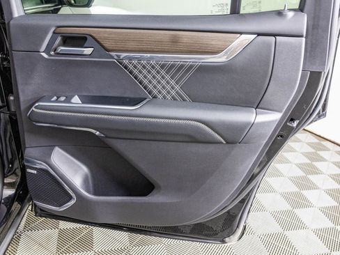 Used 2024 GMC Acadia Denali image 38