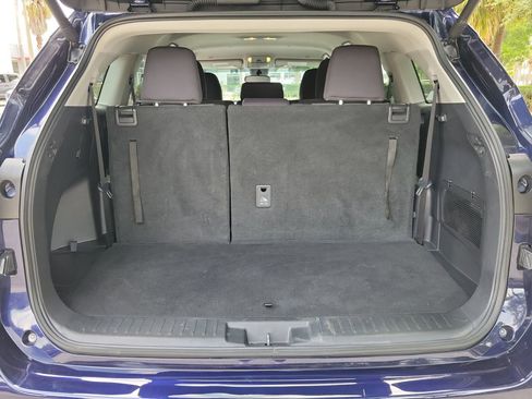 Used 2024 Toyota Highlander LE FWD image 8