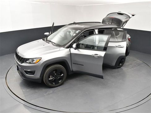 Used 2020 Jeep Compass Latitude image 27