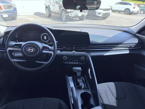 Used 2024 Hyundai Elantra SEL image 20