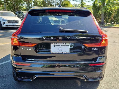 Certified 2024 Volvo XC60 B5 Plus w/ Protection Package Premier AWD/4WD image 5