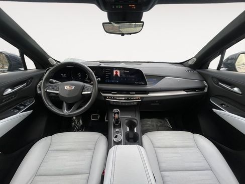 Used 2024 Cadillac XT4 Sport image 13