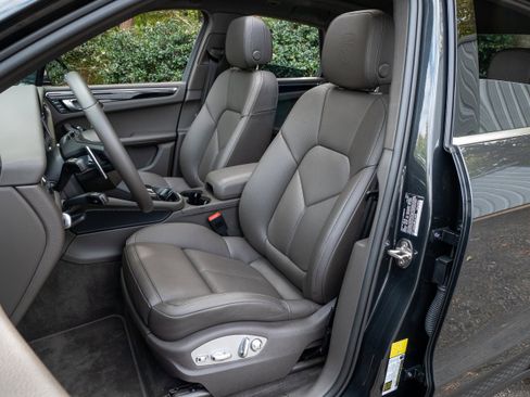 Used 2024 Porsche Macan image 5