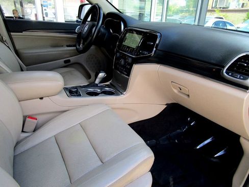 Used 2019 Jeep Grand Cherokee Limited w/ Luxury Group II AWD/4WD image 14