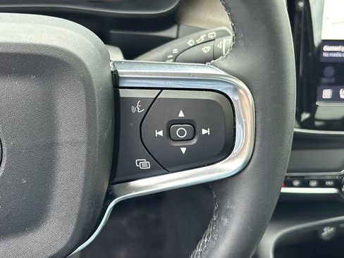 Certified 2023 Volvo XC40 B5 Plus w/ Driver Assist Package AWD/4WD image 17