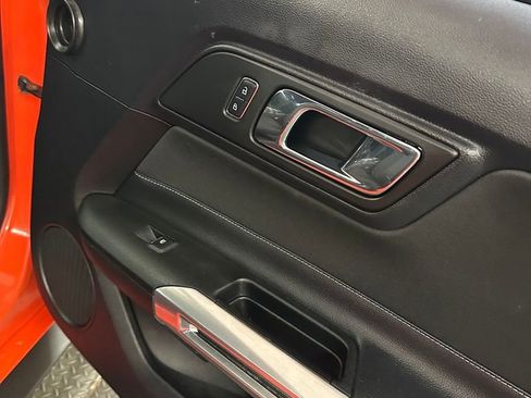 Used 2015 Ford Mustang Coupe RWD image 28