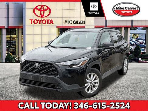 Certified 2025 Toyota Corolla Cross LE image 1