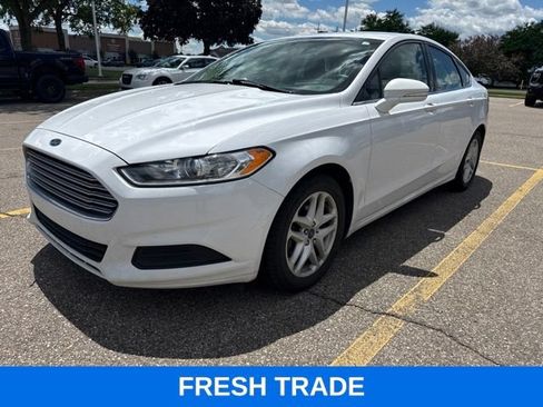 Used 2014 Ford Fusion SE FWD image 2