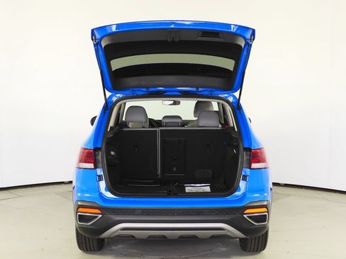 Used 2023 Volkswagen Taos SE AWD/4WD image 10