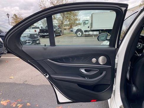 Used 2023 Mercedes-Benz E 350 4MATIC Sedan image 25