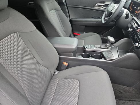 New 2026 Kia Sportage LX FWD image 11