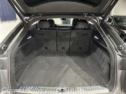 Used 2019 Audi Q8 Prestige w/ Luxury Package AWD/4WD image 11
