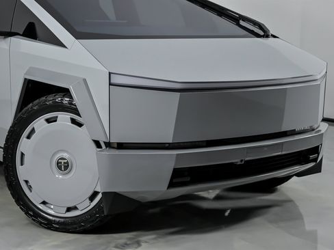 Used 2024 Tesla Cybertruck AWD Crew Cab image 2