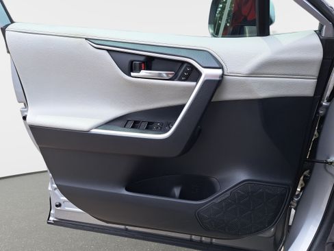 Used 2022 Toyota RAV4 Limited AWD/4WD image 25