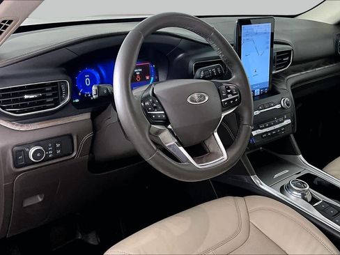 Used 2020 Ford Explorer Platinum w/ Premium Technology Package AWD/4WD image 17