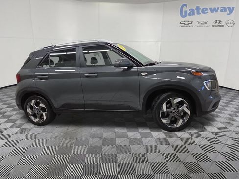 Used 2024 Hyundai Venue SEL FWD image 1