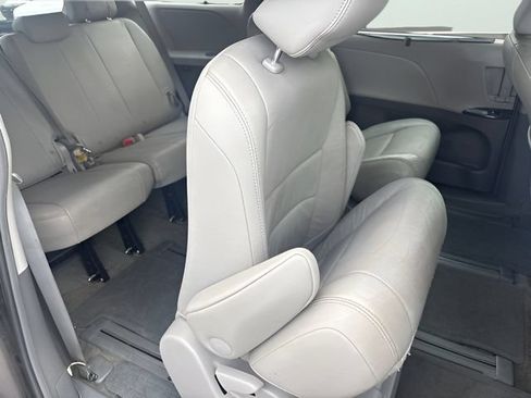 Used 2015 Toyota Sienna XLE Premium AWD/4WD image 24