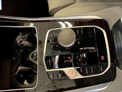 New 2026 BMW X5 sDrive40i image 7