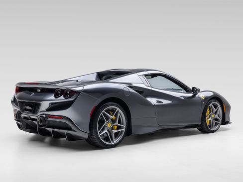Certified 2022 Ferrari F8 Tributo RWD image 9
