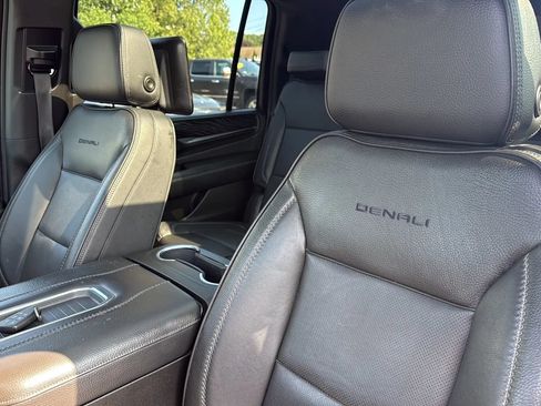 Used 2021 GMC Yukon XL Denali AWD/4WD image 15