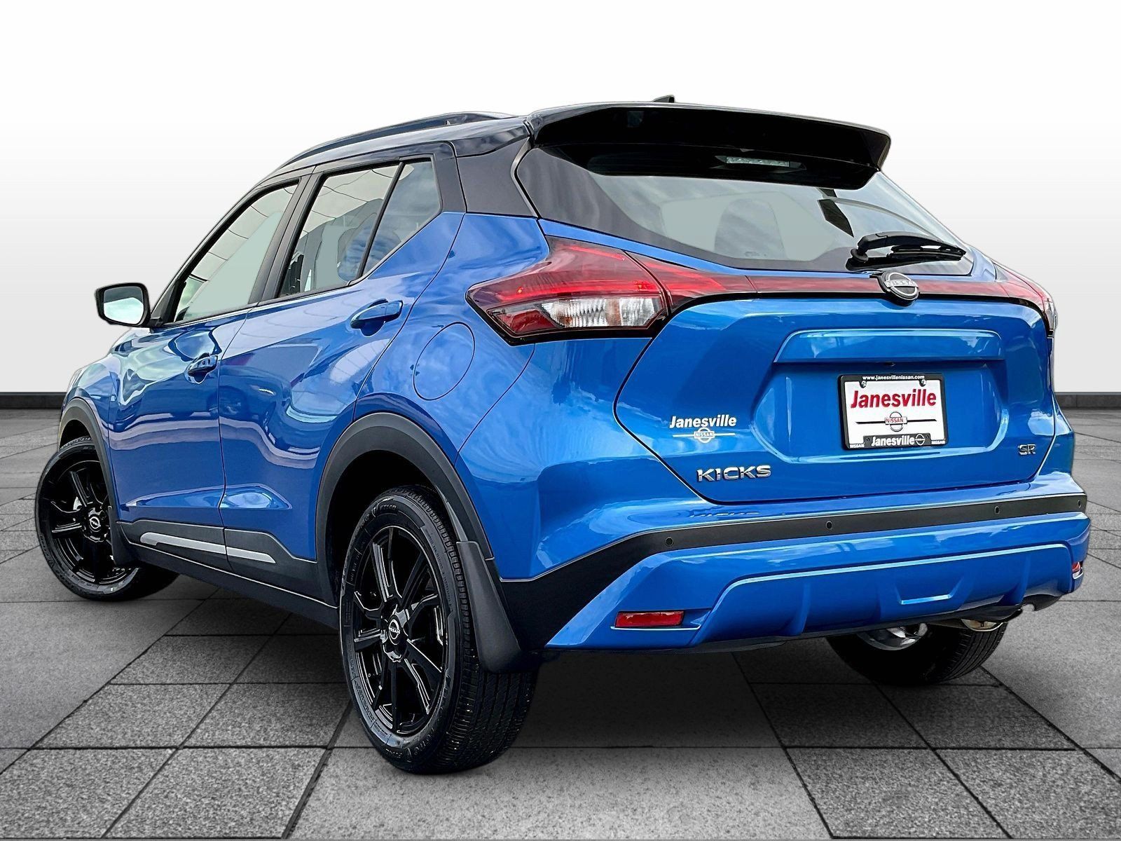 Certified 2024 Nissan Kicks SR w/ SR Premium Package FWD image 5