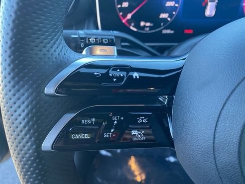 Used 2025 Mercedes-Benz GLC 300 4MATIC image 18